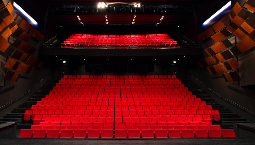 Blick von der Bhne im neuen Theater in Gtersloh - Foto: Erich Volland